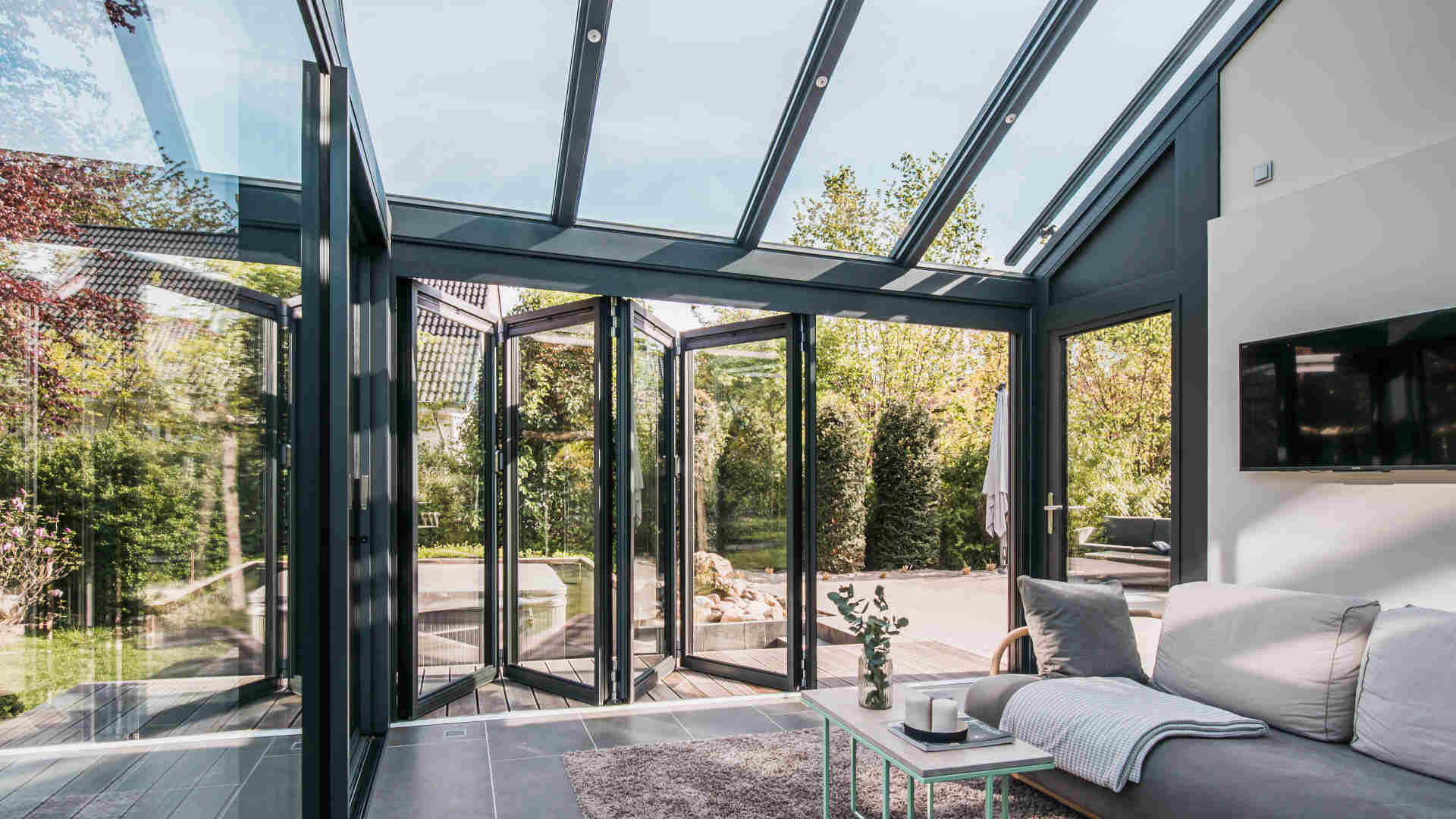 solarlux-wintergarten-sdl-akzent-plus-highline-cero-III-ref01675-091_1920x1080_150kb