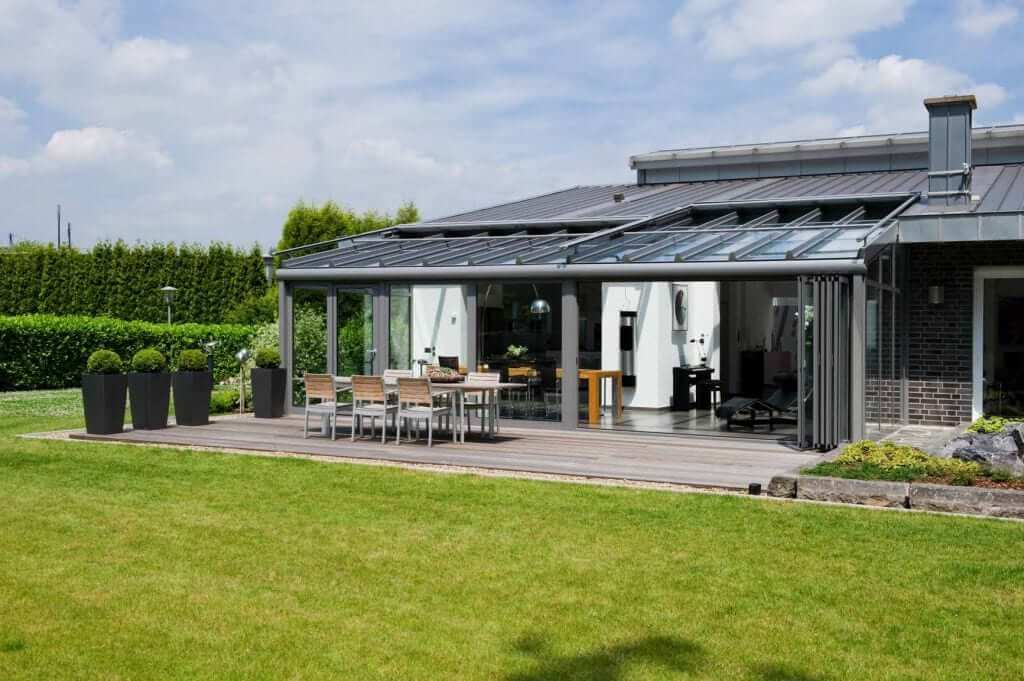 großzügiger-Solarlux-Wintergarten-Akzent-Plus von Sonne Rundum in Hamburg