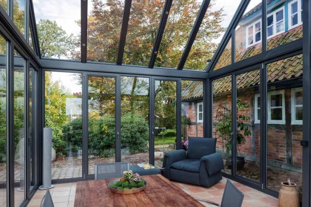 Solarlux-Wintergarten-Akzent-Plus-an einem Fachwerkhaus(3) von Sonne Rundum in Hamburg