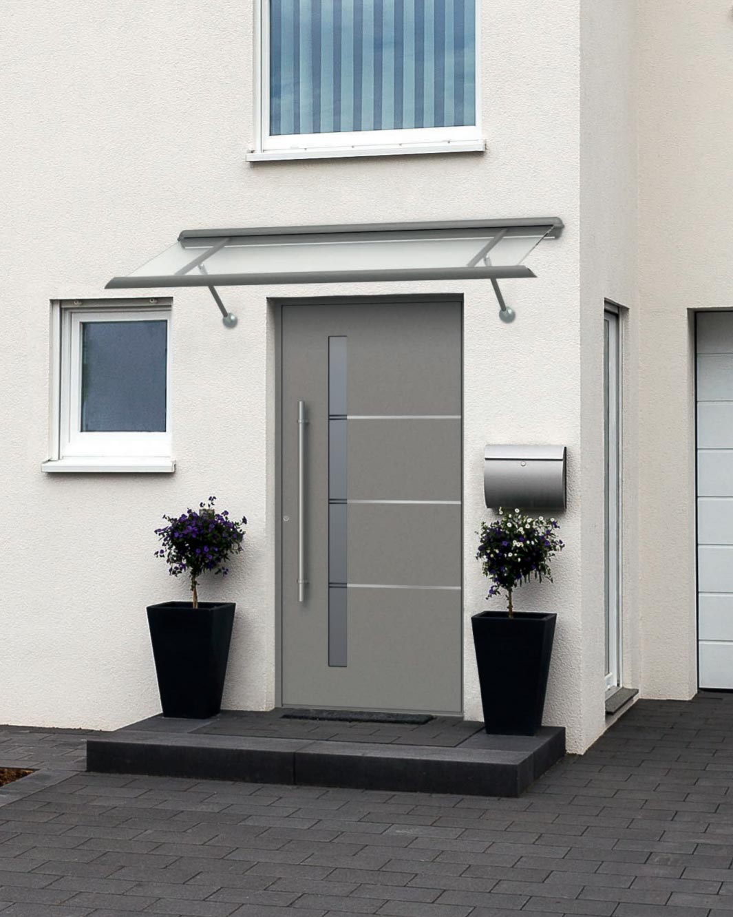 Kompotherm Referenz Vordach mit Haustür in Grau von Sonne Rundum in Hamburg