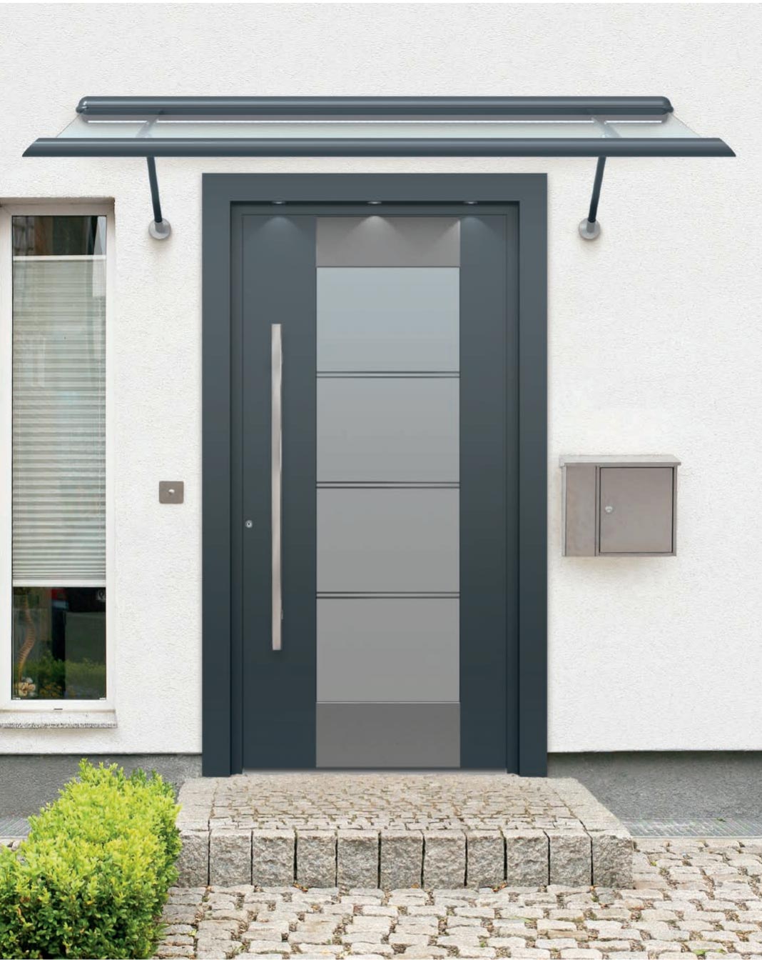 Kompotherm Referenz Vordach mit Haustür anthrazit von Sonne Rundum in Hamburg