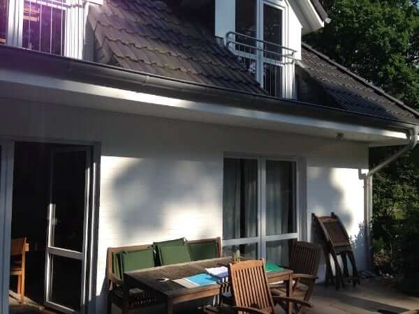 markilux-Pergola-Markise-Sonne-Rundum-2 Vorher Referenz Sonne Rundum Markilux Pergola Markise in Pinneberg mit Gartentisch