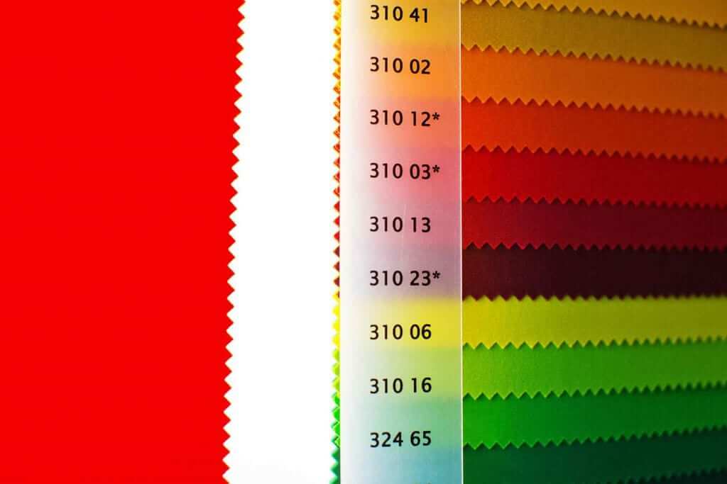 Markilux Markisen Tuch Farbvielfalt in der Ausstellung von Sonne Rundum in Hamburg