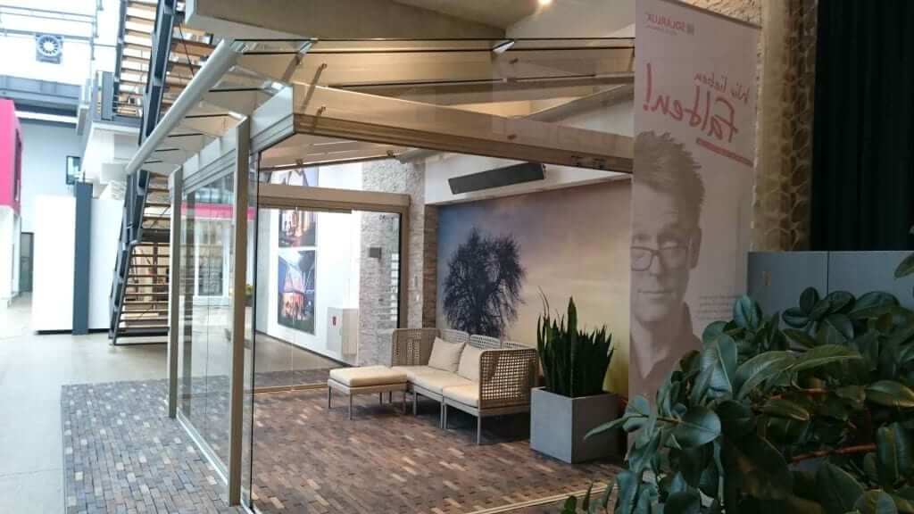 Galeriebild Solarlux Terrassenüberdachung SDL Aura mit offener Faltanlage von Sonne Rundum in Hamburg