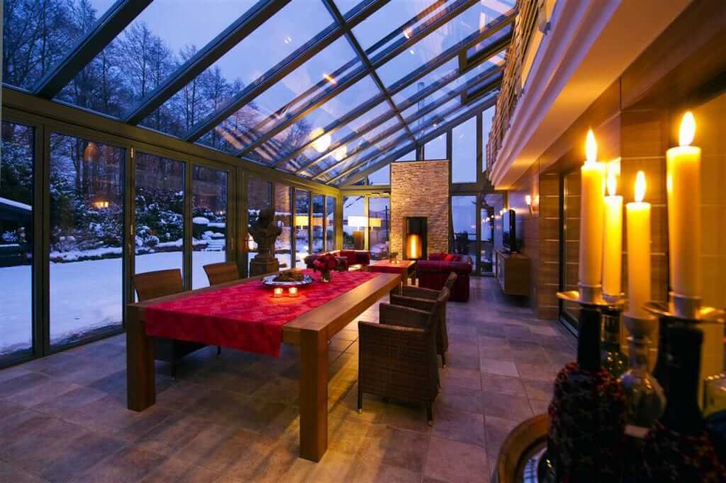 Solarlux_Akzent-Plus-mit eingebautem Kamin von Sonne Rundum in Hamburg