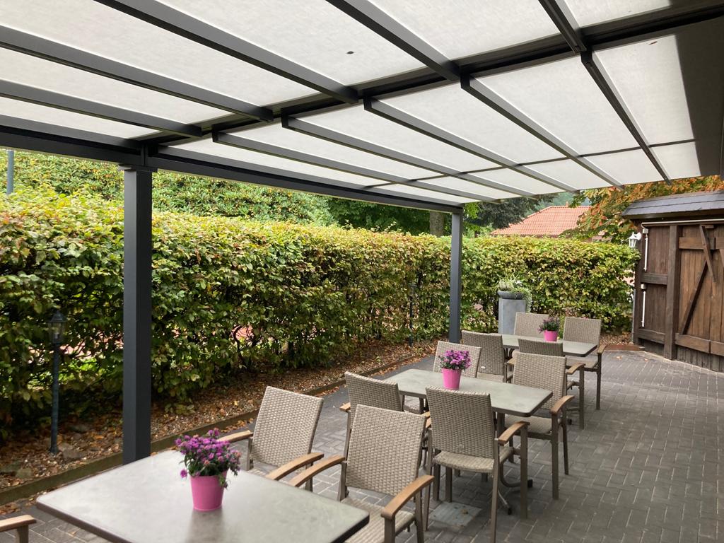 Markilux Pergola Stretch Markise für die Gastronomie von Sonne Rundum in Hamburg
